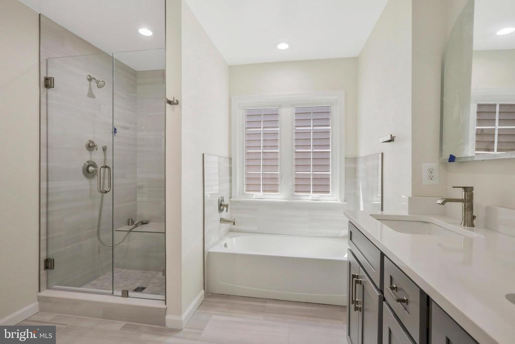 8433 WHITEHAVEN COURT