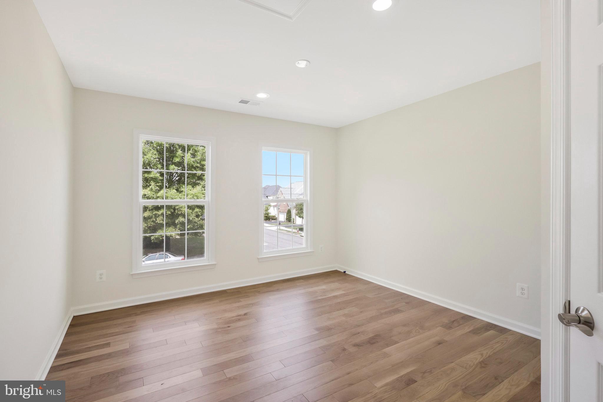 8433 WHITEHAVEN COURT