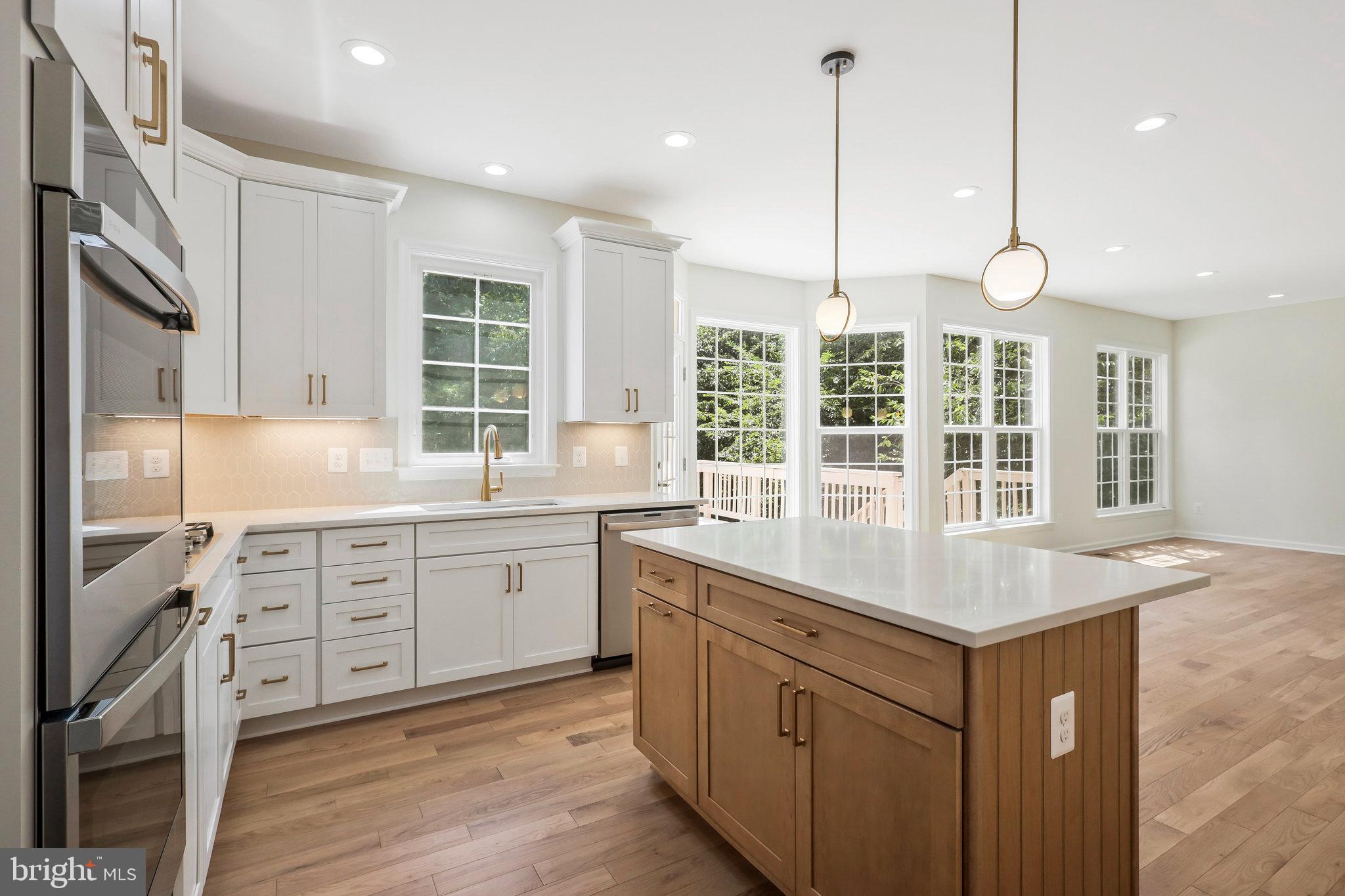 8433 WHITEHAVEN COURT