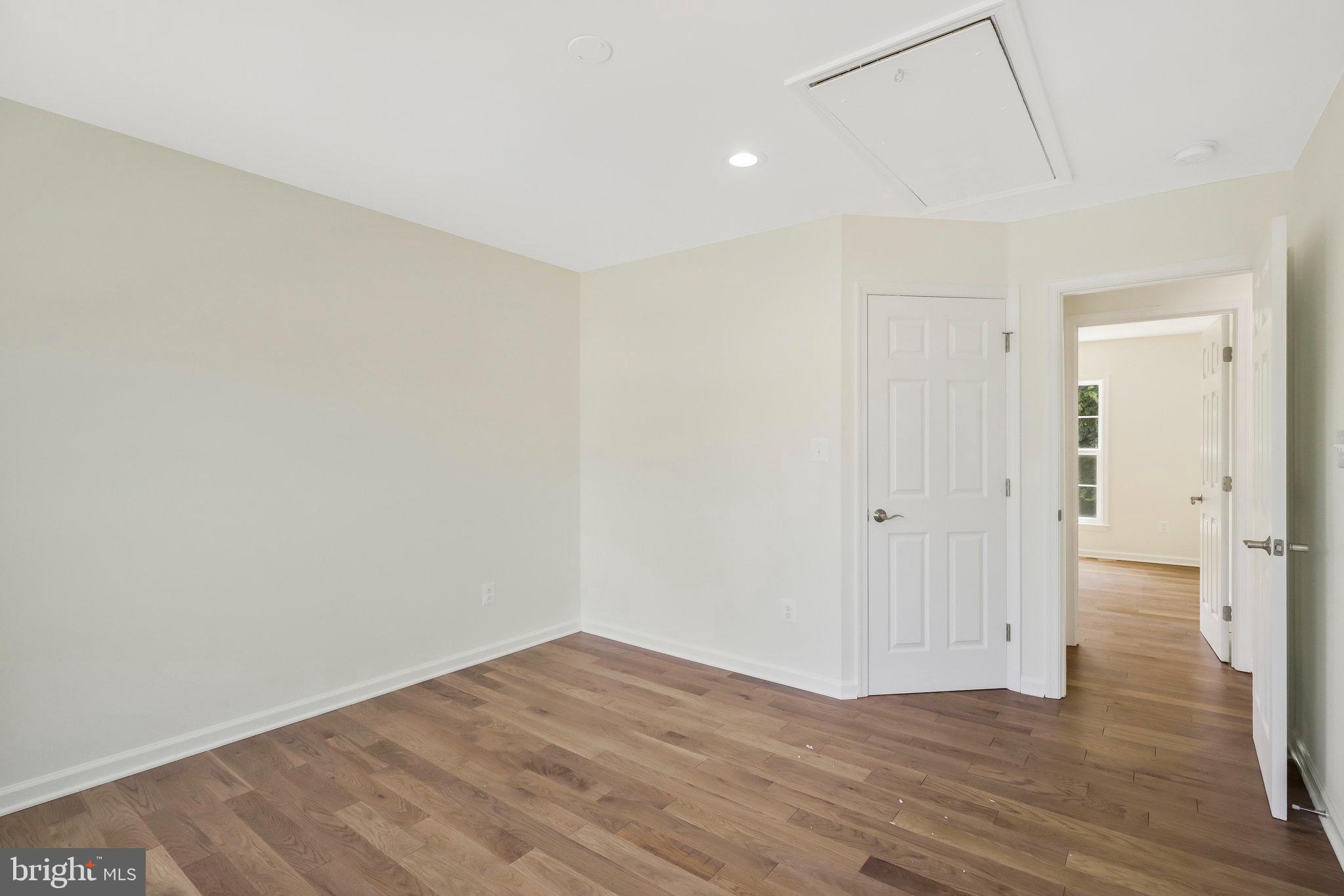 8433 WHITEHAVEN COURT