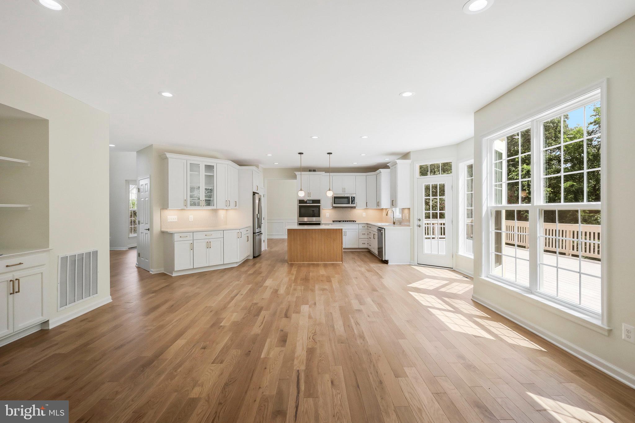 8433 WHITEHAVEN COURT