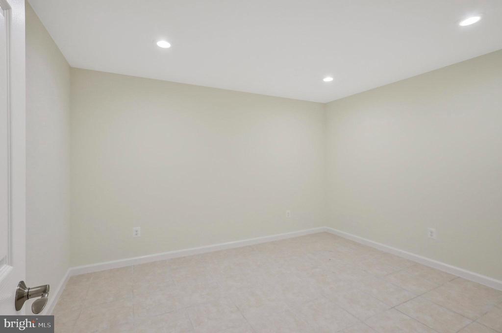 8433 WHITEHAVEN COURT