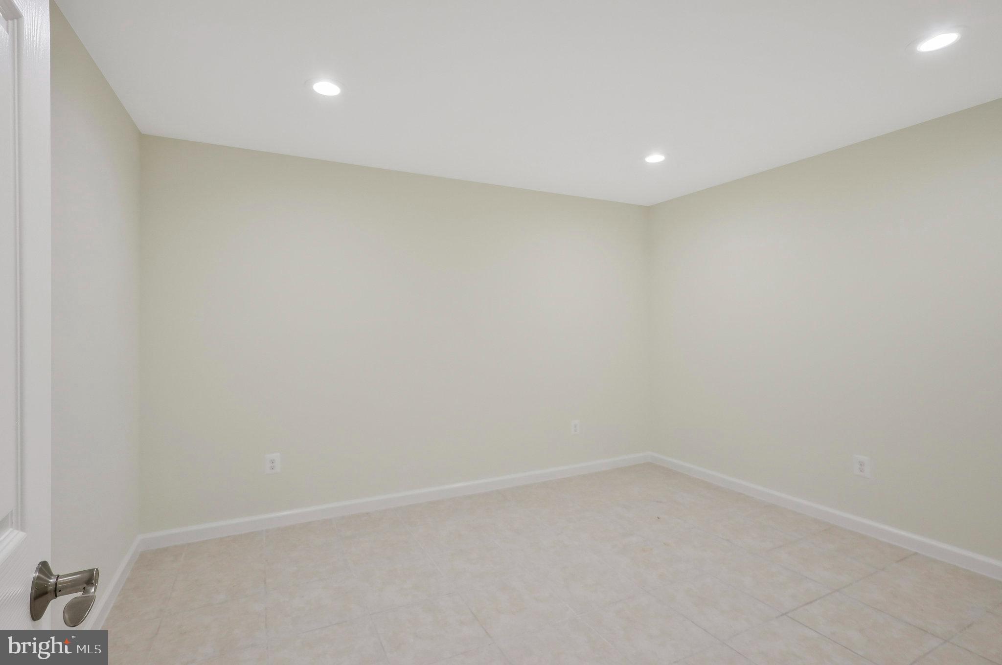 8433 WHITEHAVEN COURT