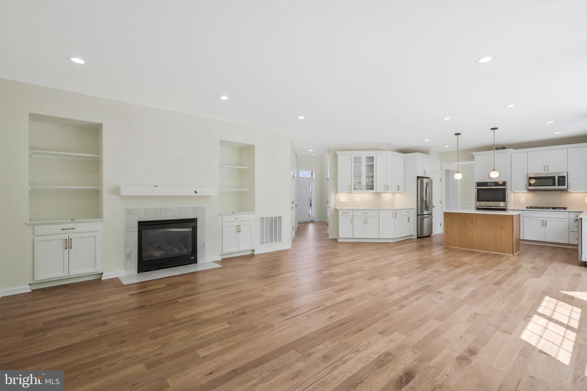 8433 WHITEHAVEN COURT