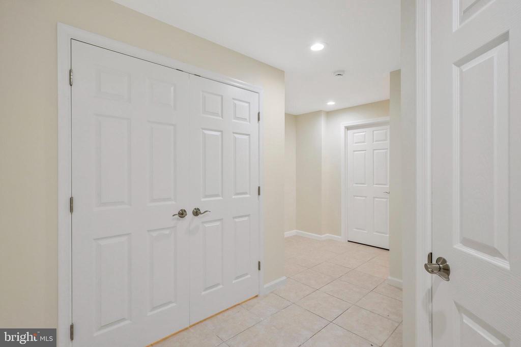 8433 WHITEHAVEN COURT