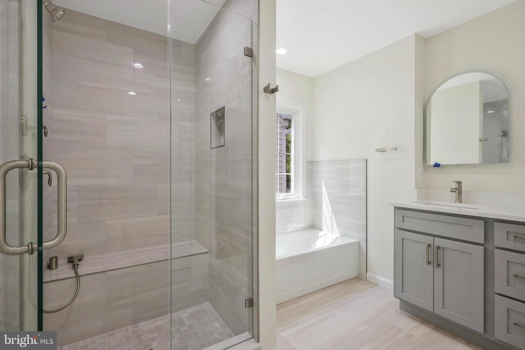 8433 WHITEHAVEN COURT