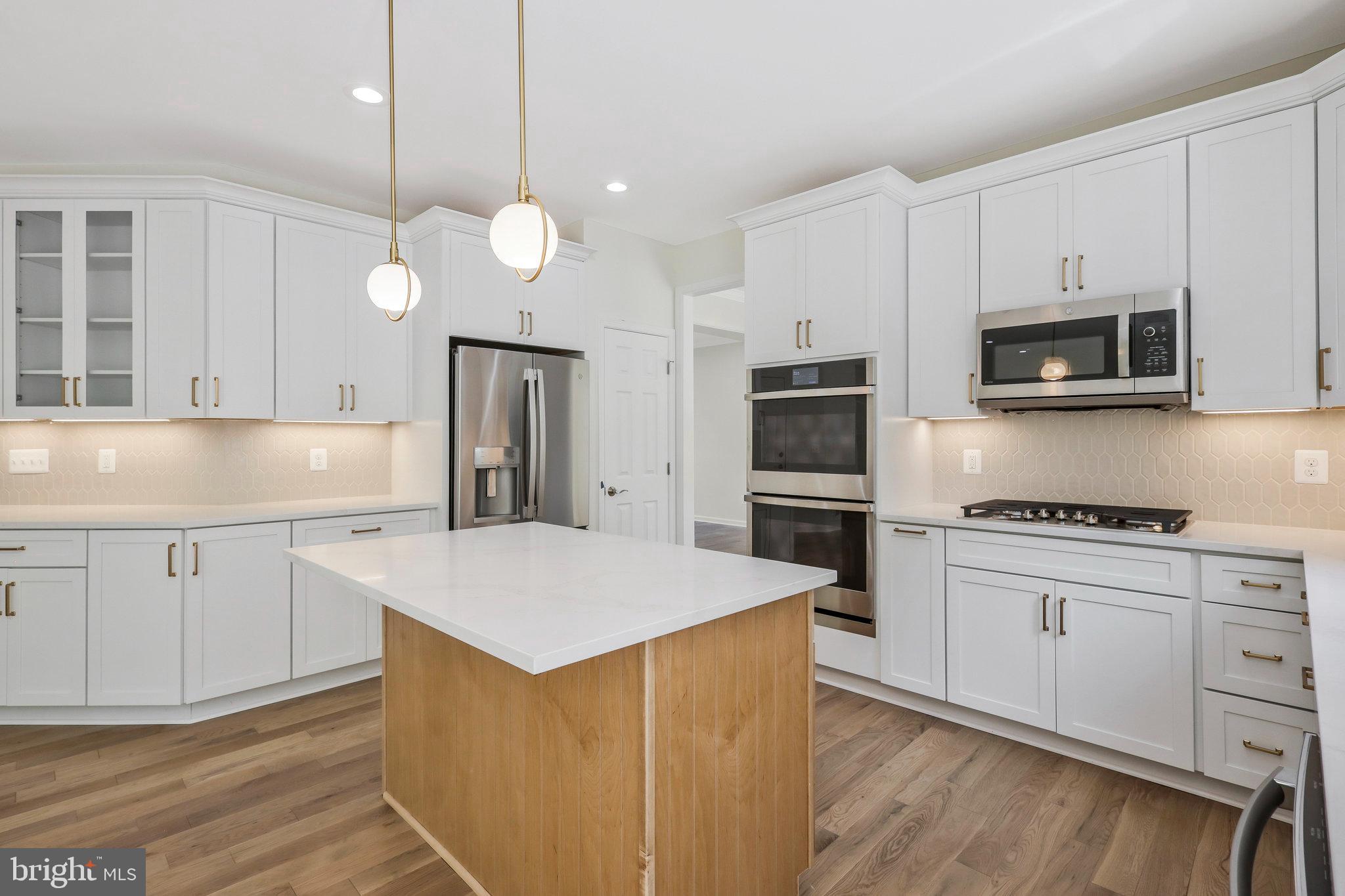 8433 WHITEHAVEN COURT