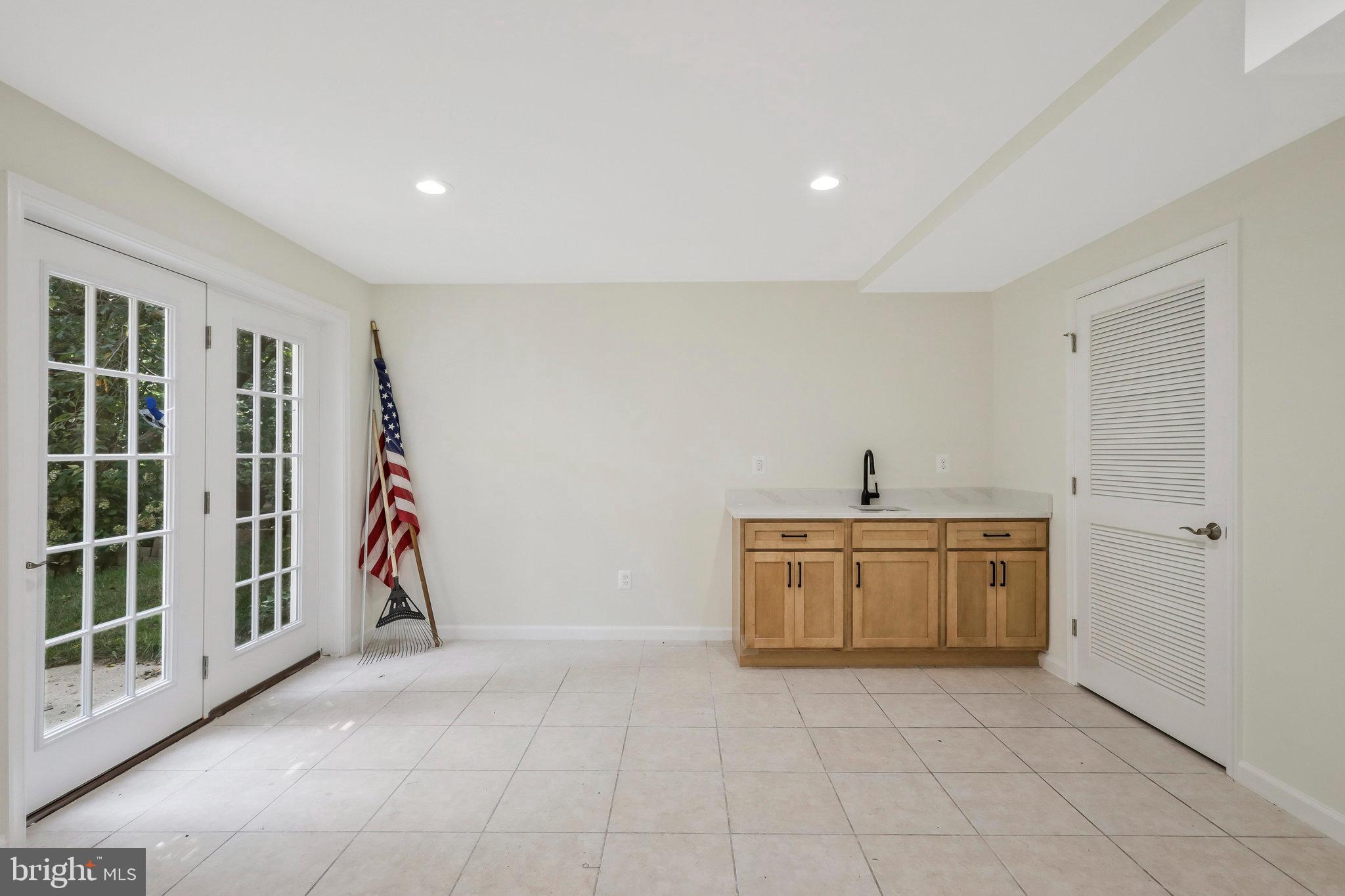 8433 WHITEHAVEN COURT