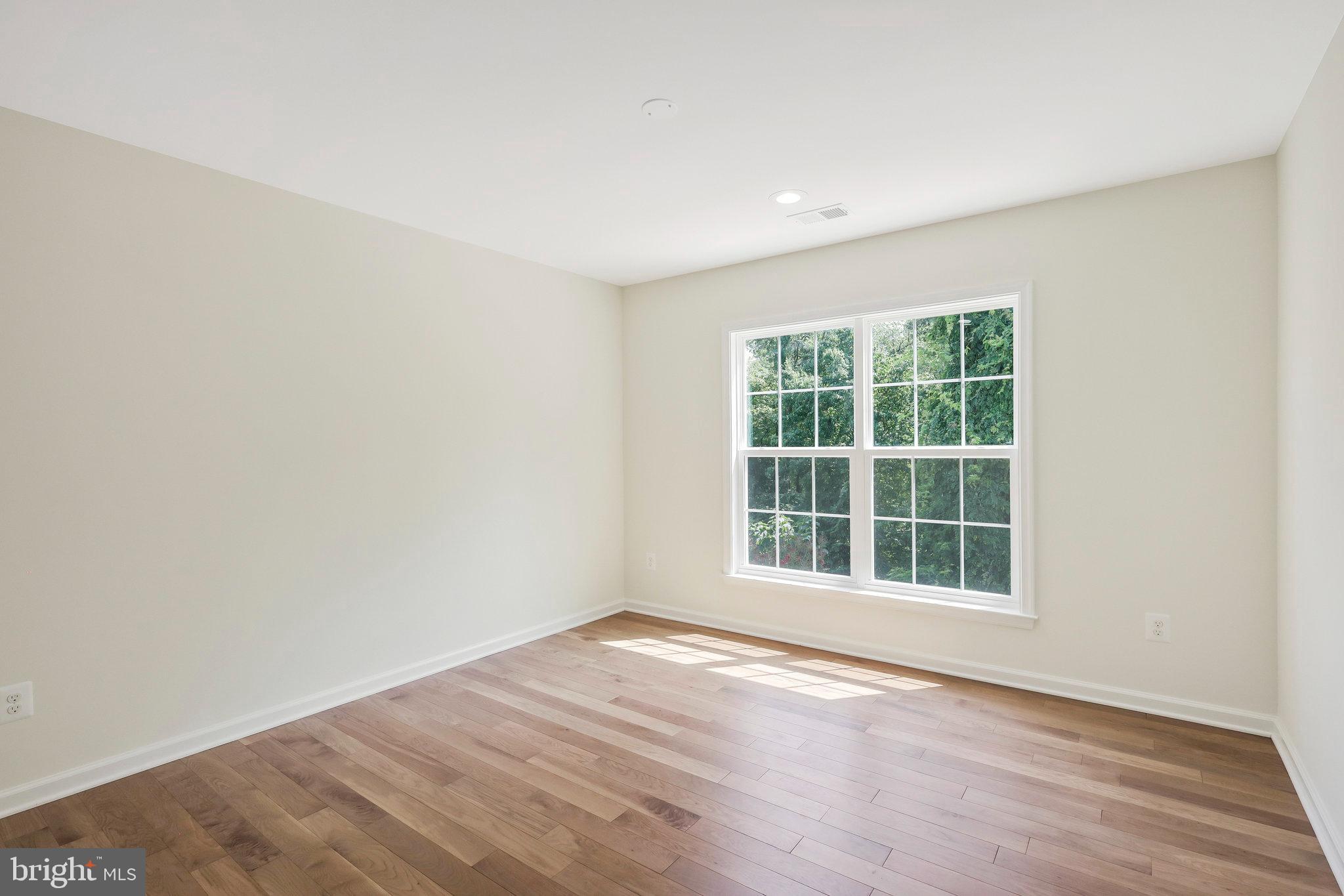 8433 WHITEHAVEN COURT