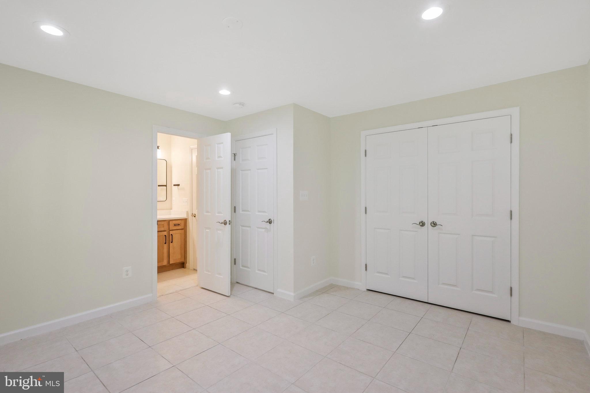 8433 WHITEHAVEN COURT