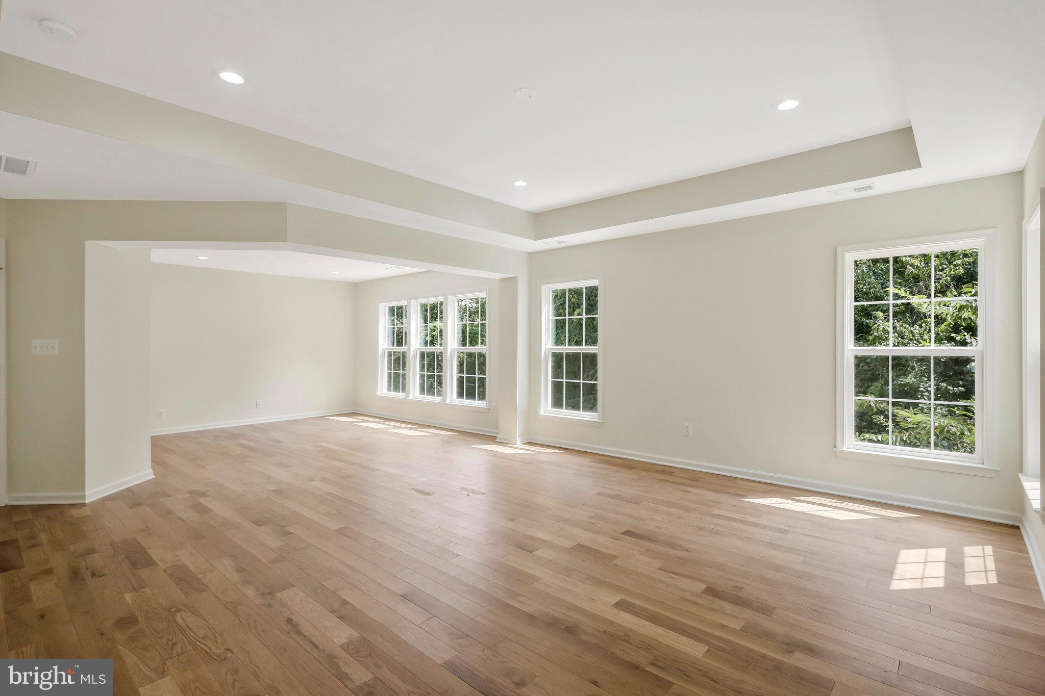 8433 WHITEHAVEN COURT