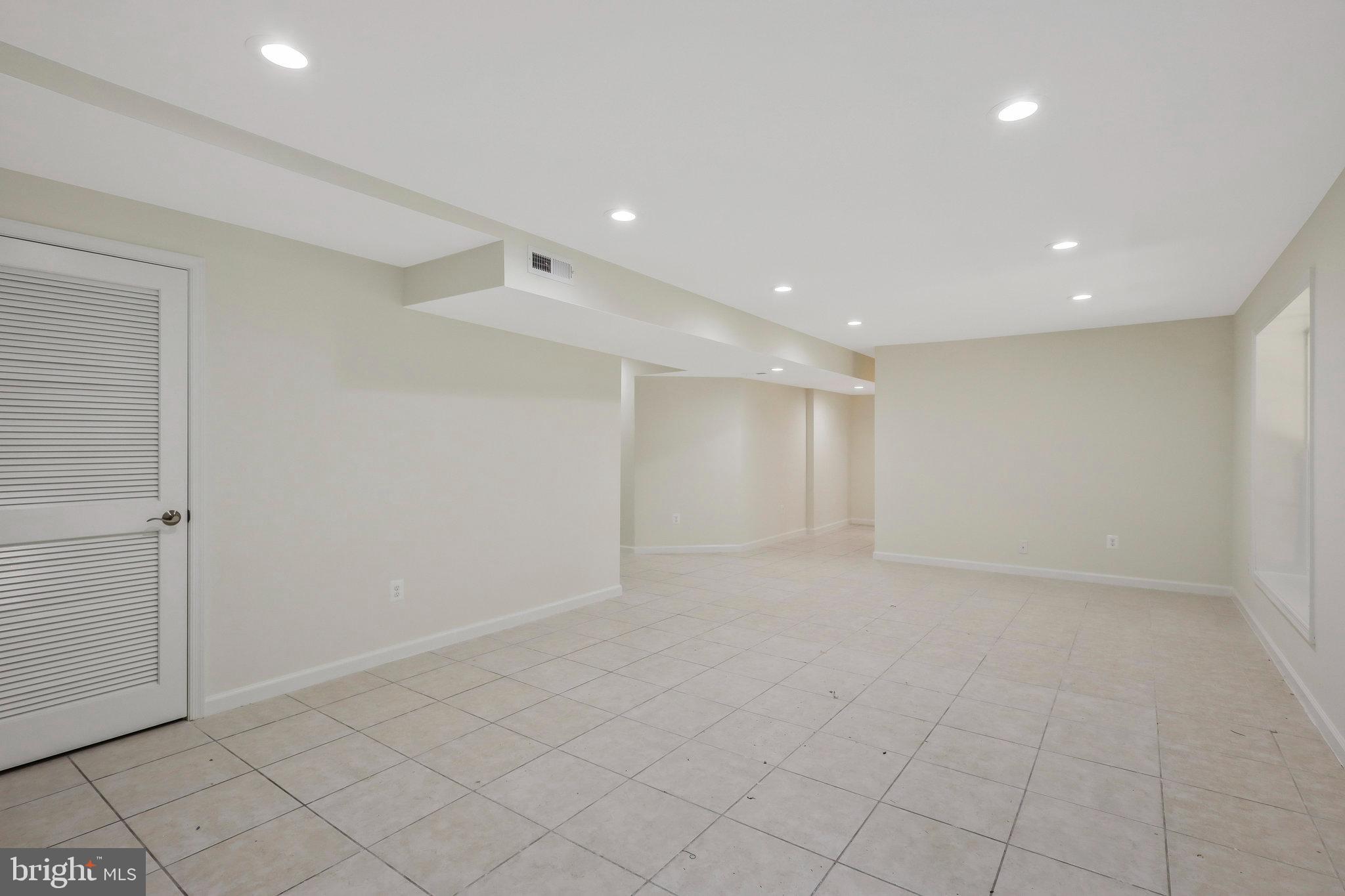 8433 WHITEHAVEN COURT