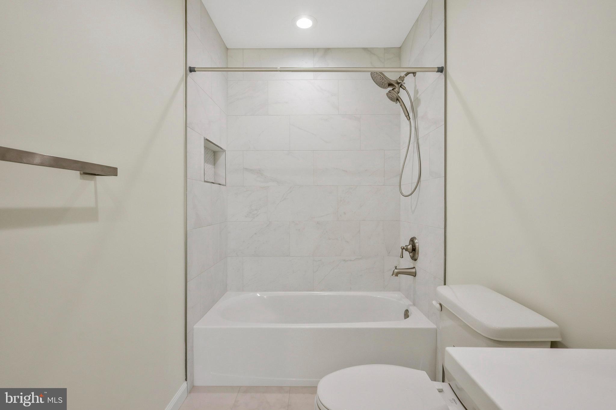 8433 WHITEHAVEN COURT