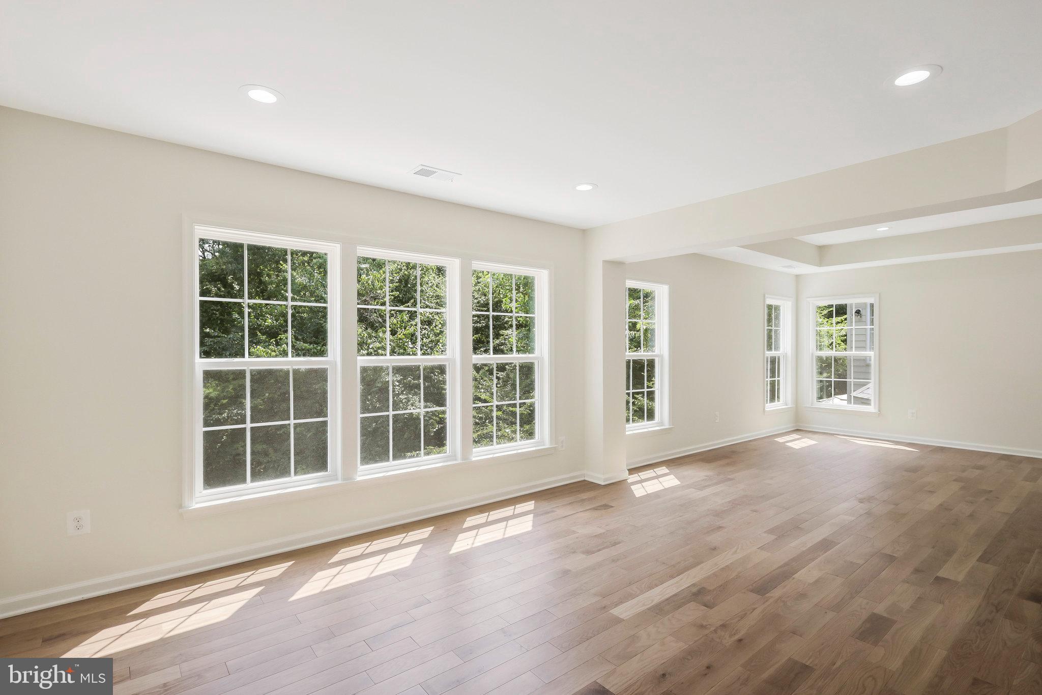 8433 WHITEHAVEN COURT