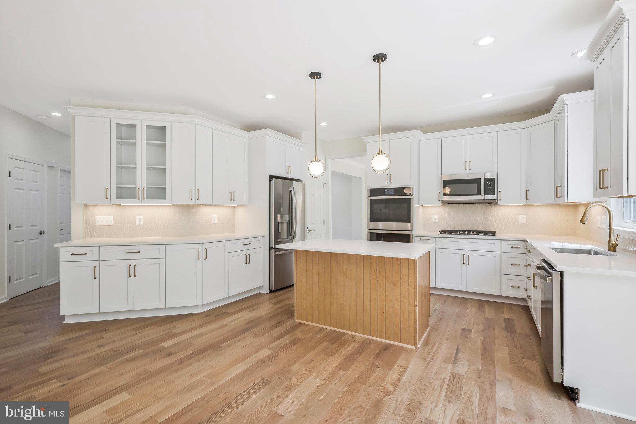 8433 WHITEHAVEN COURT