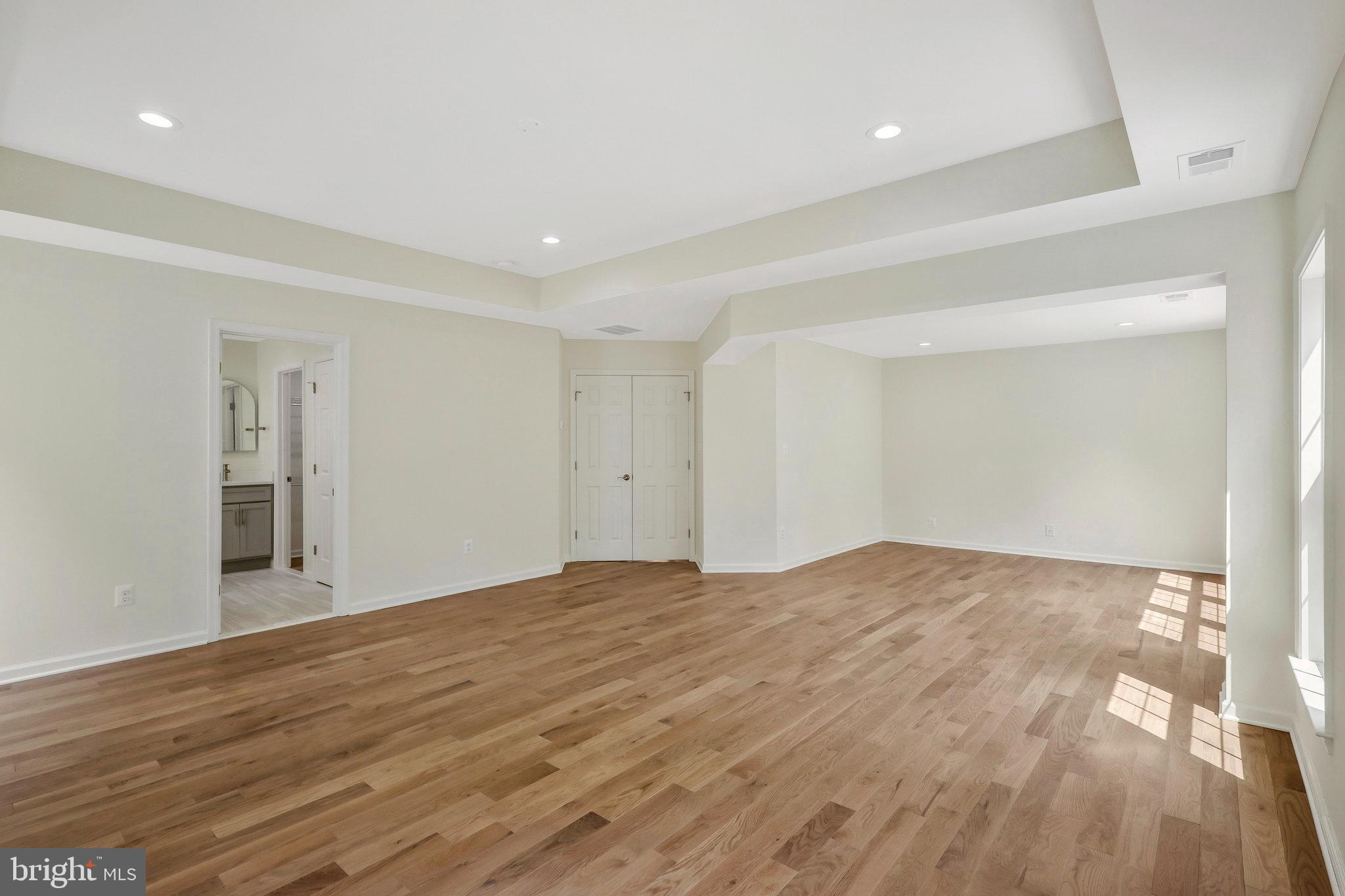 8433 WHITEHAVEN COURT