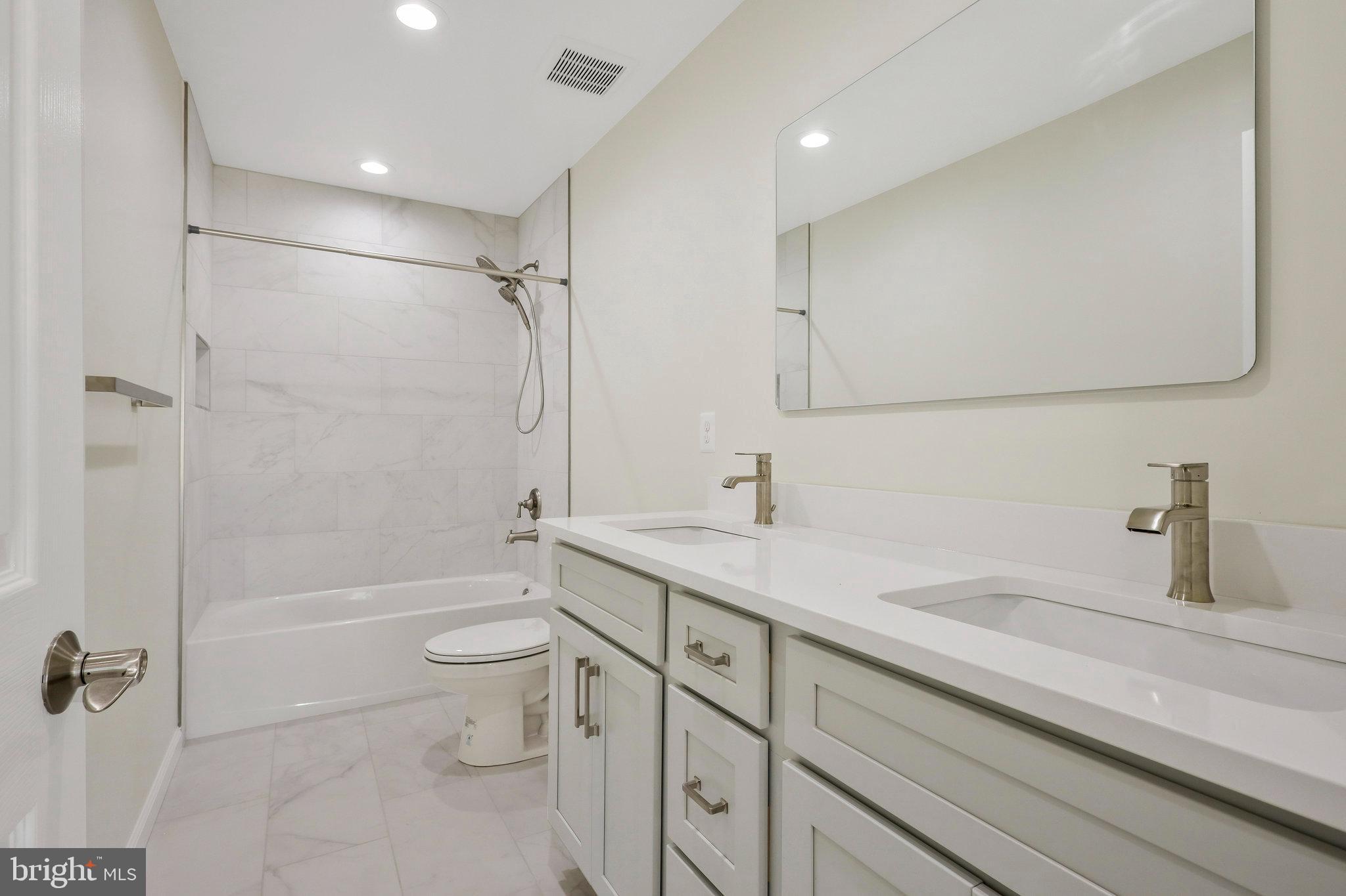 8433 WHITEHAVEN COURT