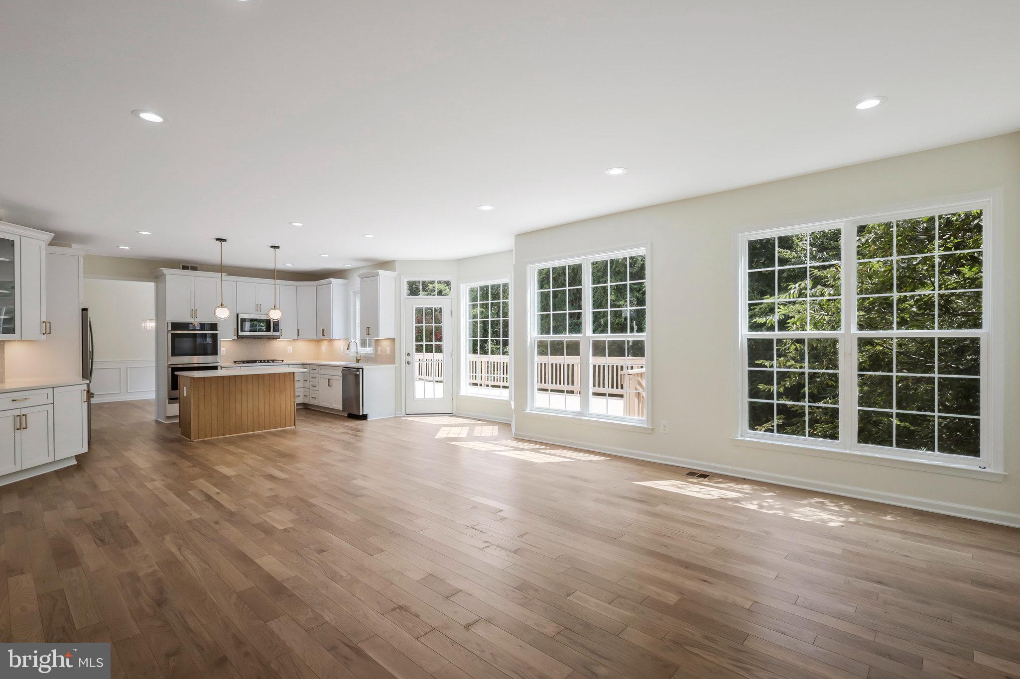 8433 WHITEHAVEN COURT