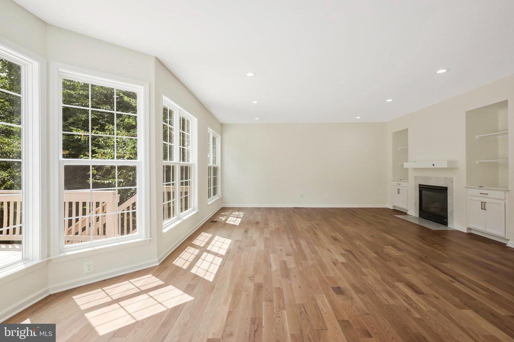 8433 WHITEHAVEN COURT