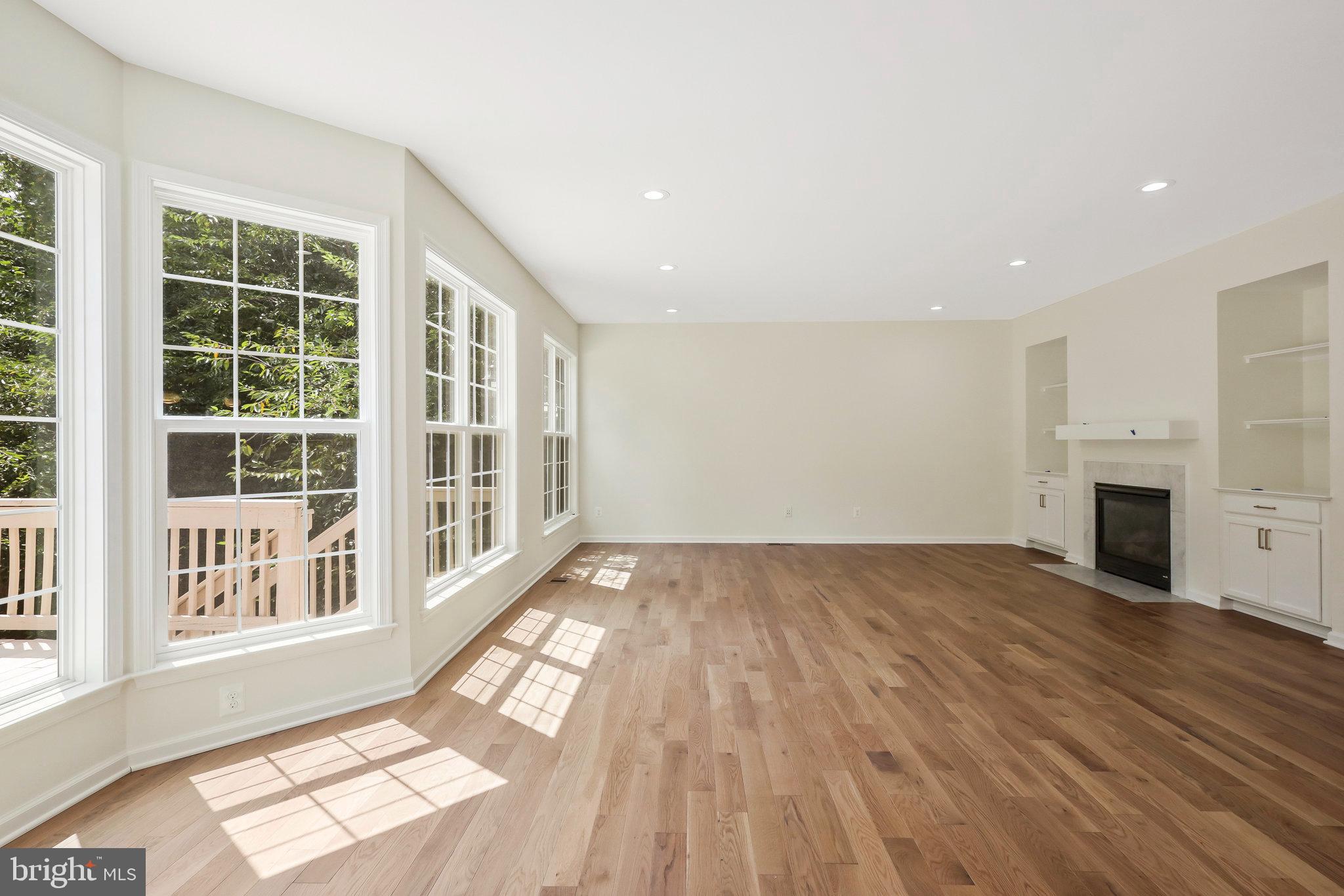 8433 WHITEHAVEN COURT