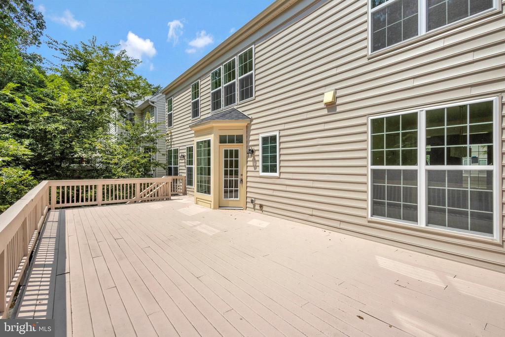 8433 WHITEHAVEN COURT