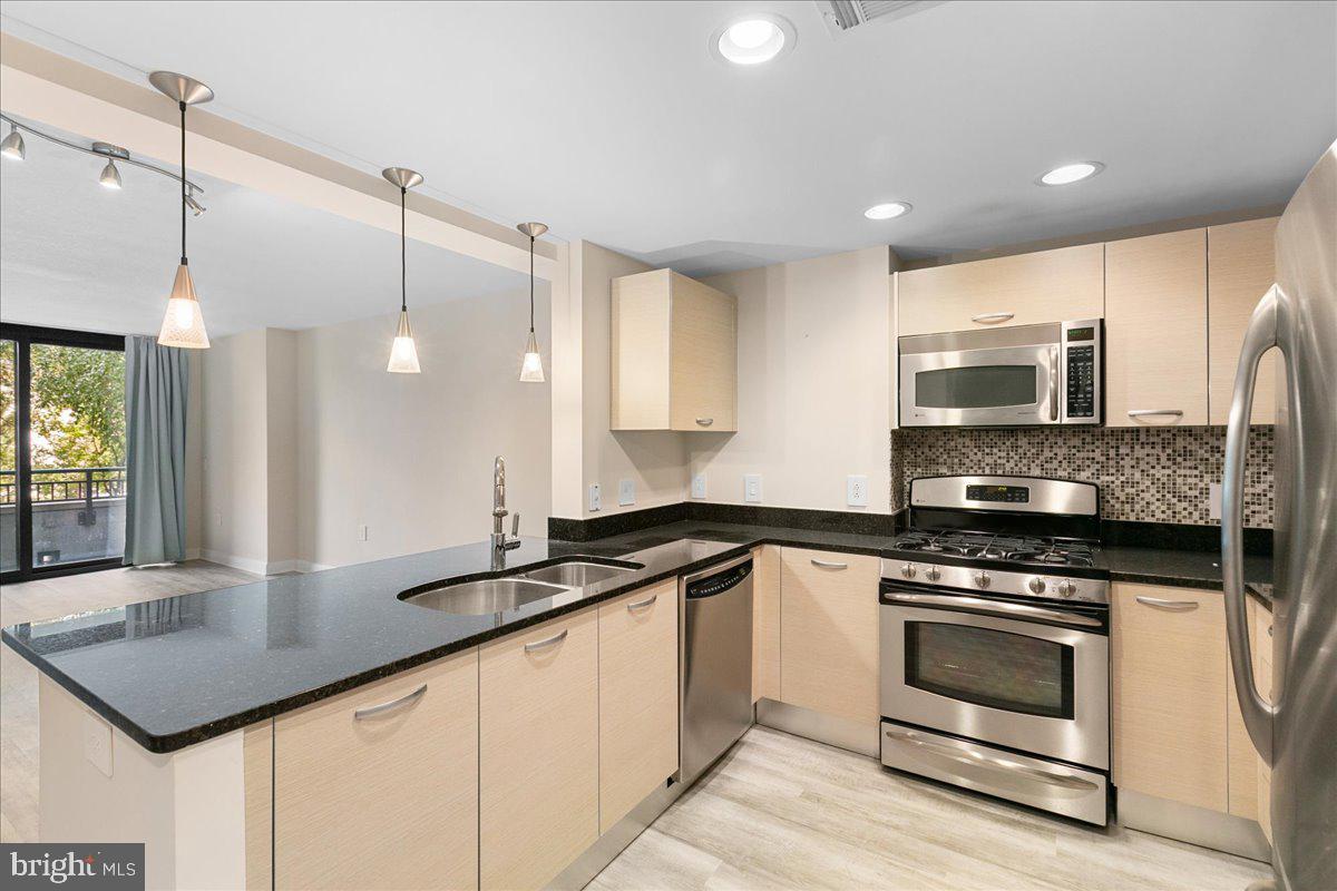 2451 Midtown Ave #209