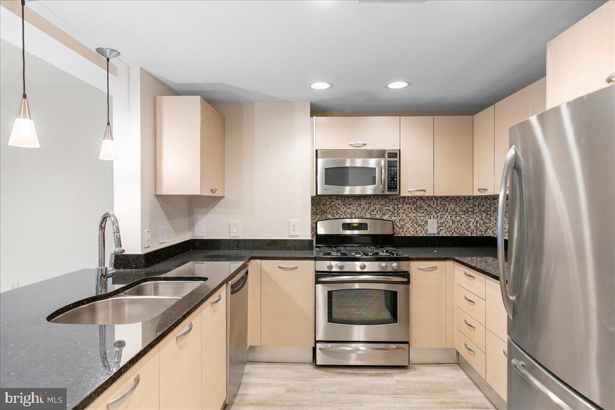 2451 Midtown Ave #209