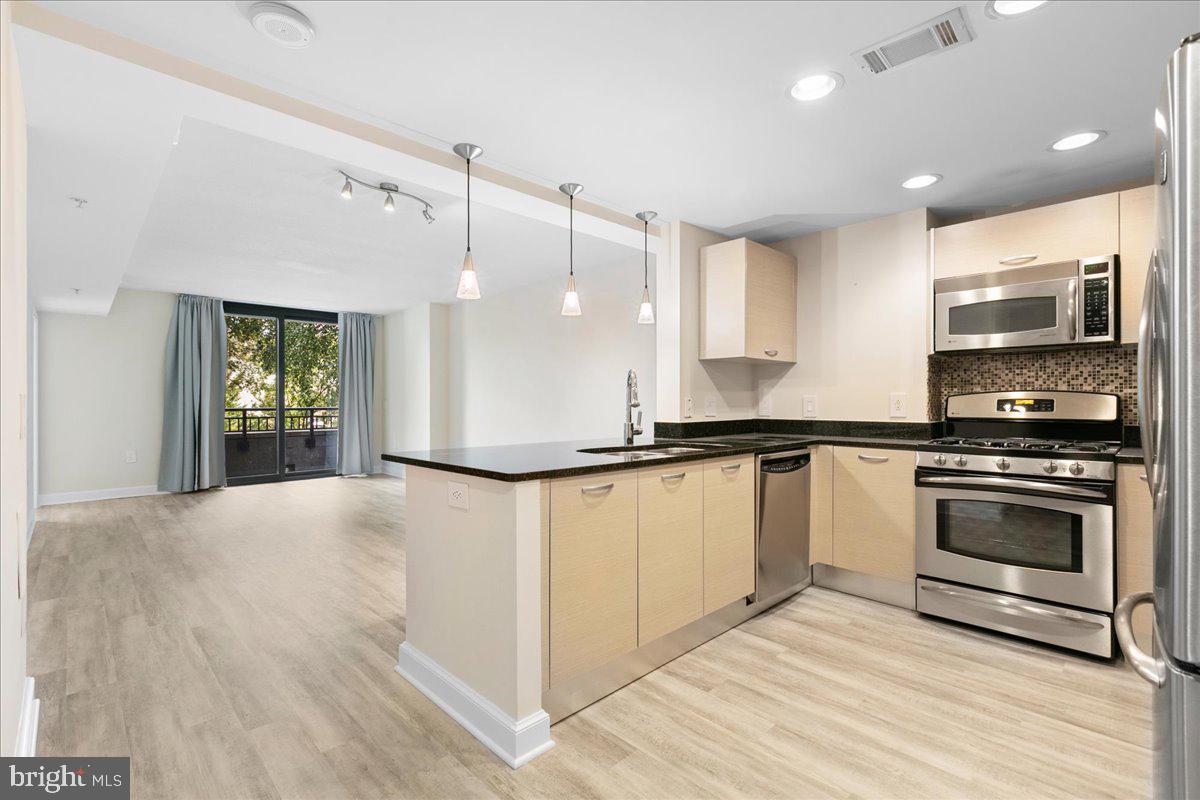 2451 Midtown Ave #209