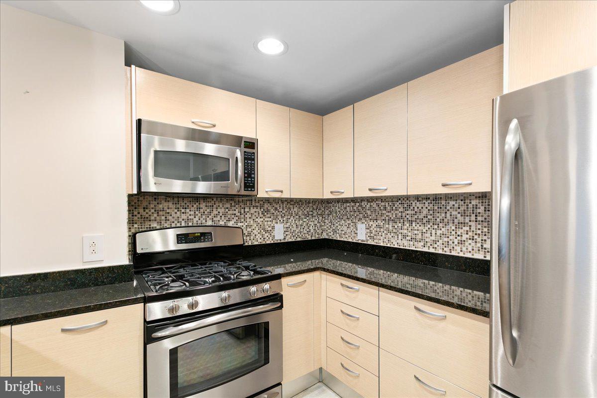 2451 Midtown Ave #209