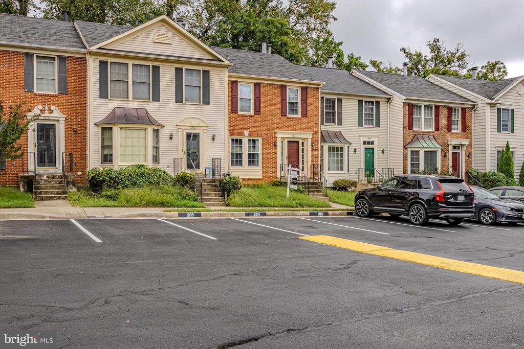 7810 LAMBKIN COURT