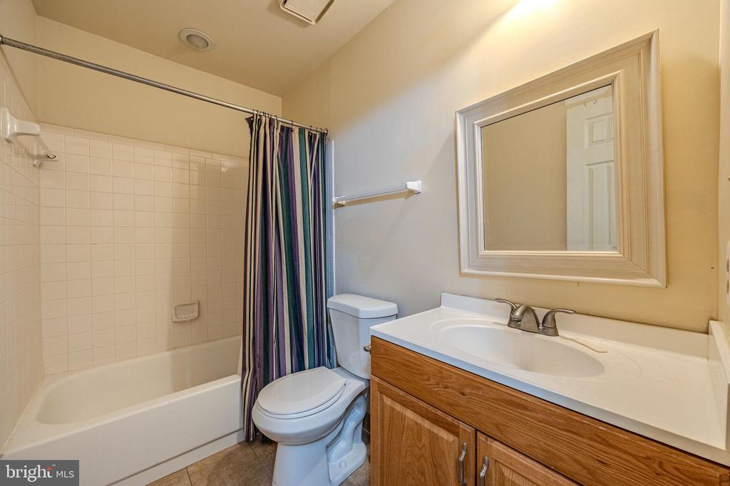 7810 LAMBKIN COURT