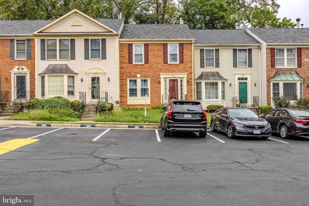 7810 LAMBKIN COURT