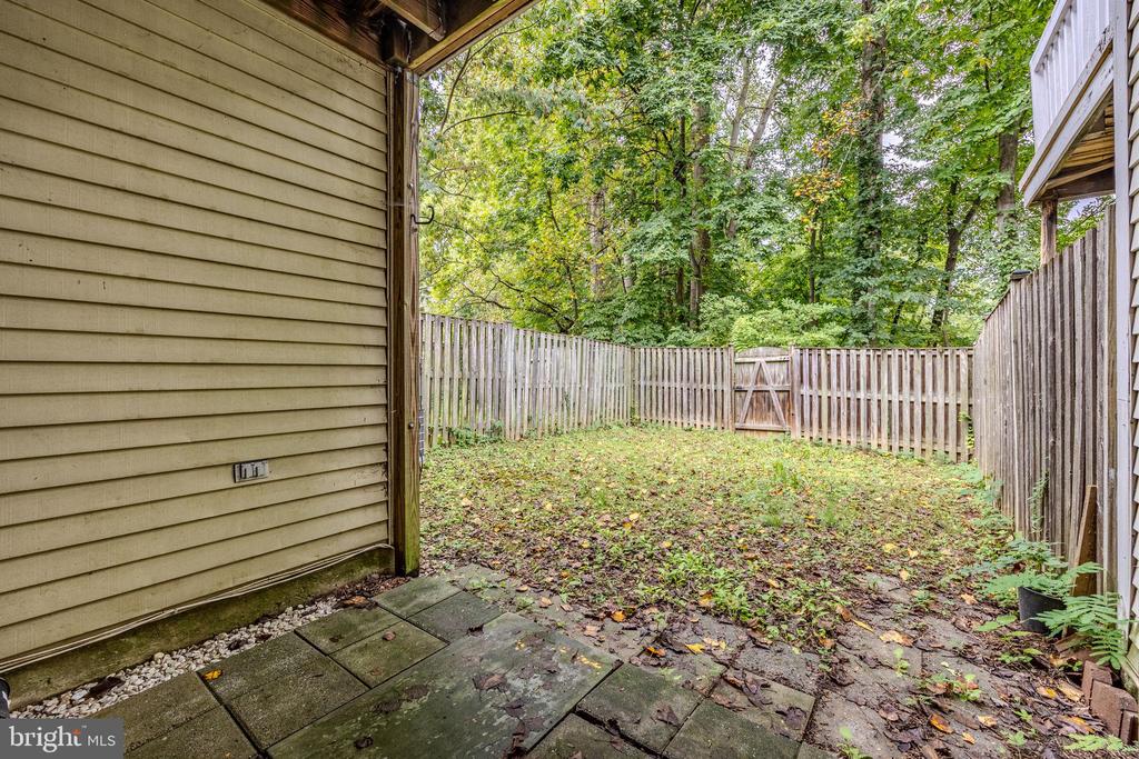 7810 LAMBKIN COURT