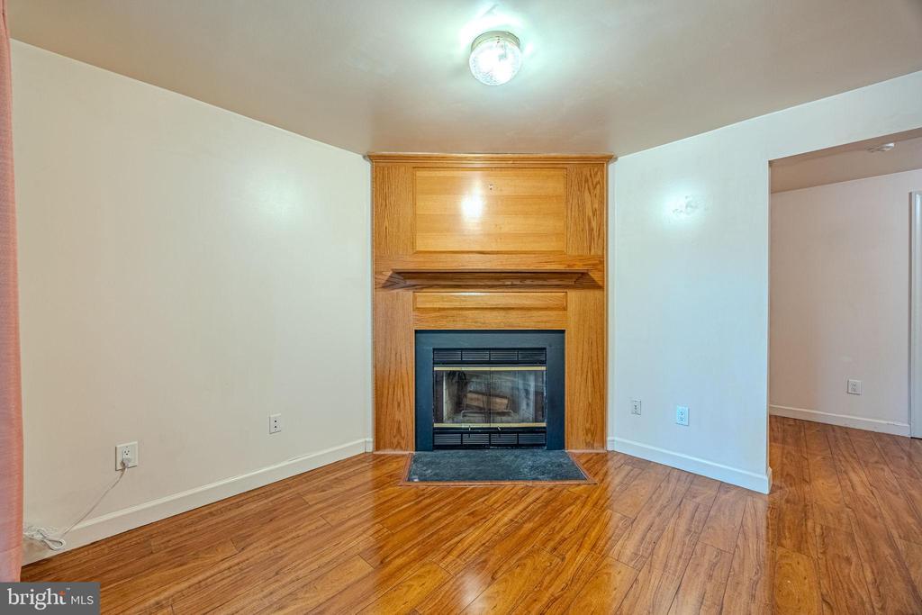 7810 LAMBKIN COURT