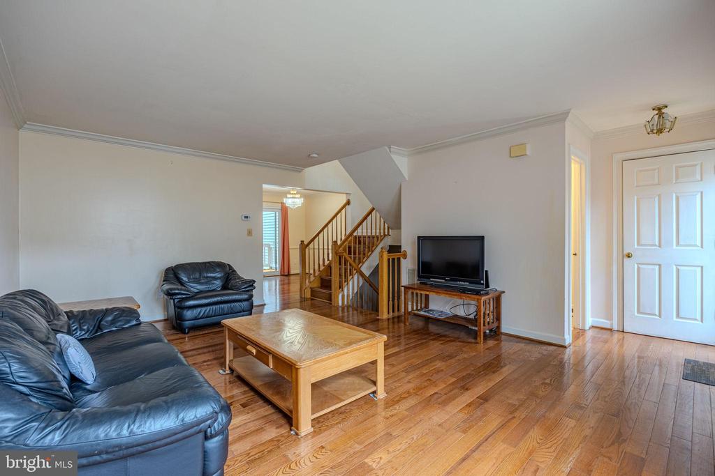 7810 LAMBKIN COURT