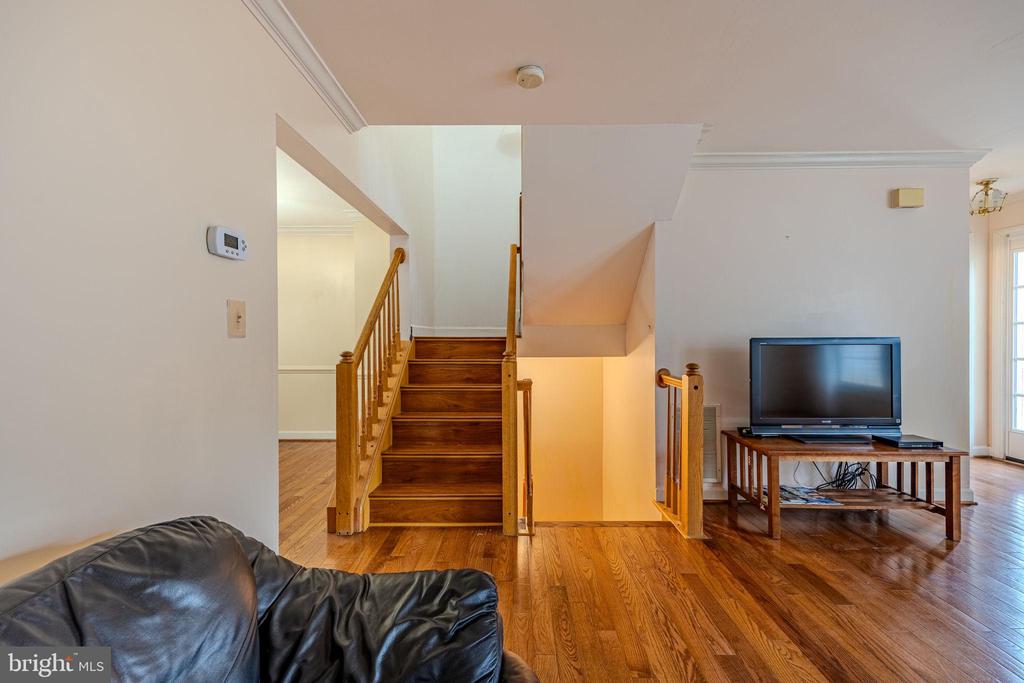 7810 LAMBKIN COURT