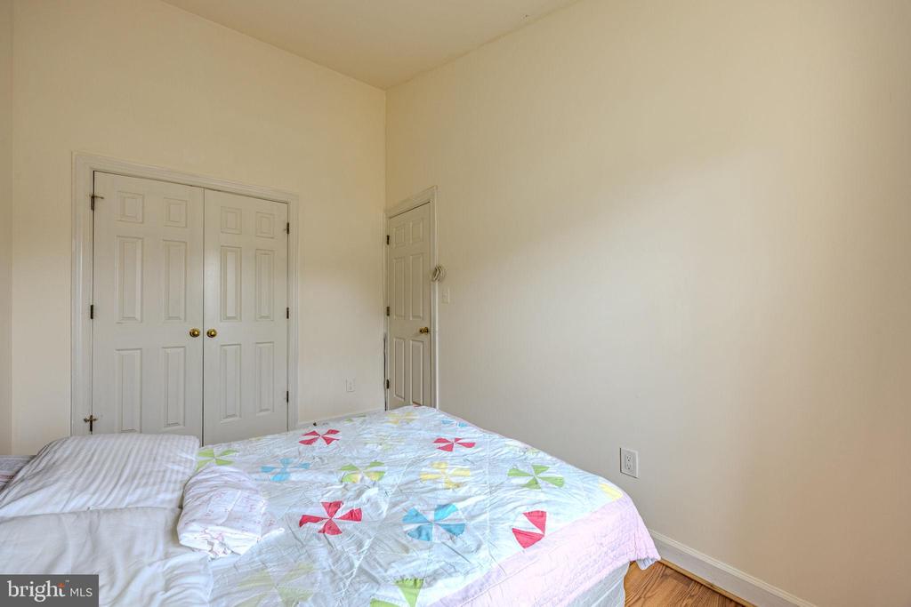 7810 LAMBKIN COURT