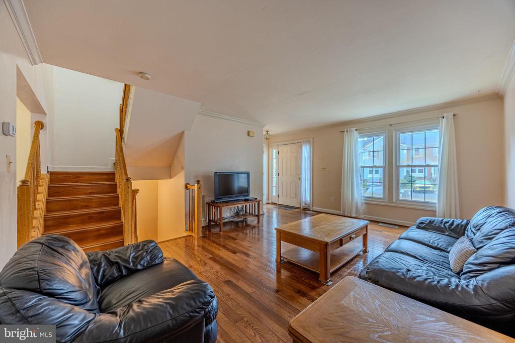 7810 LAMBKIN COURT