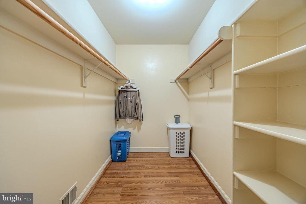 7810 LAMBKIN COURT