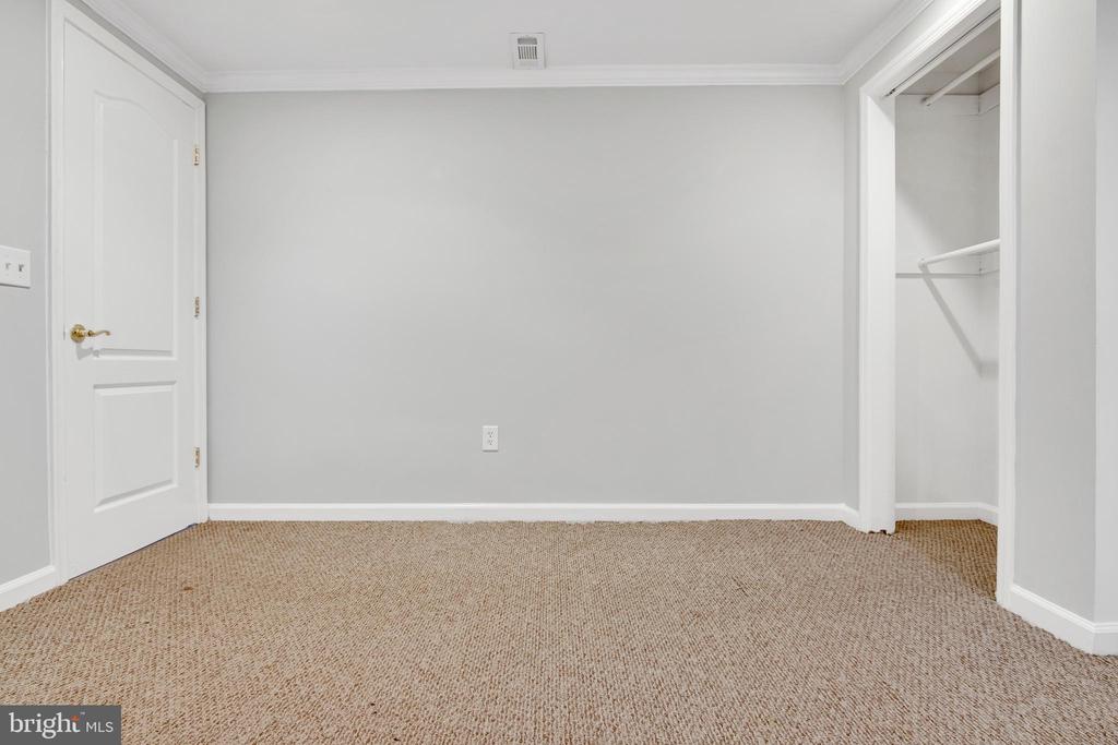 5482 Safe Harbor Ct