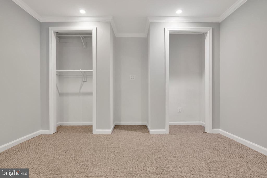 5482 Safe Harbor Ct