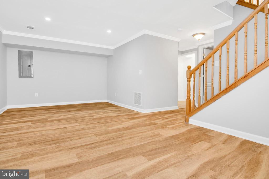 5482 Safe Harbor Ct