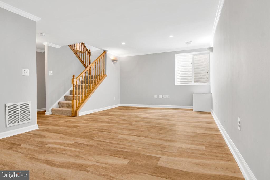 5482 Safe Harbor Ct