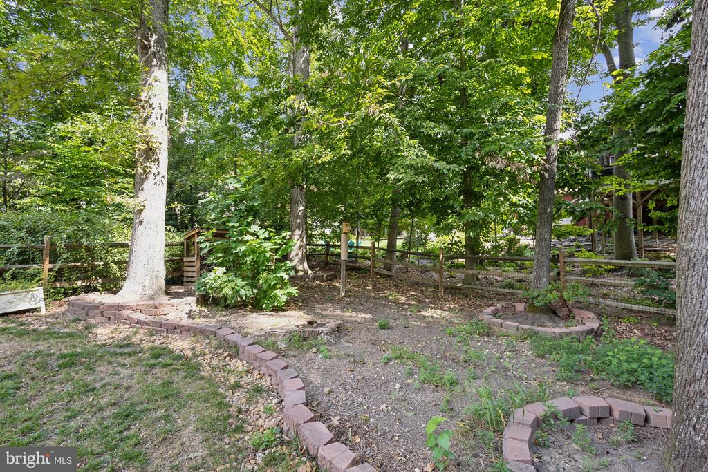 8483 Falling Leaf Rd