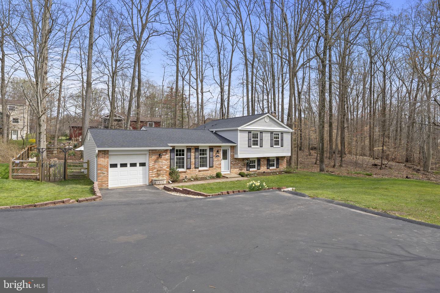8483 Falling Leaf Rd