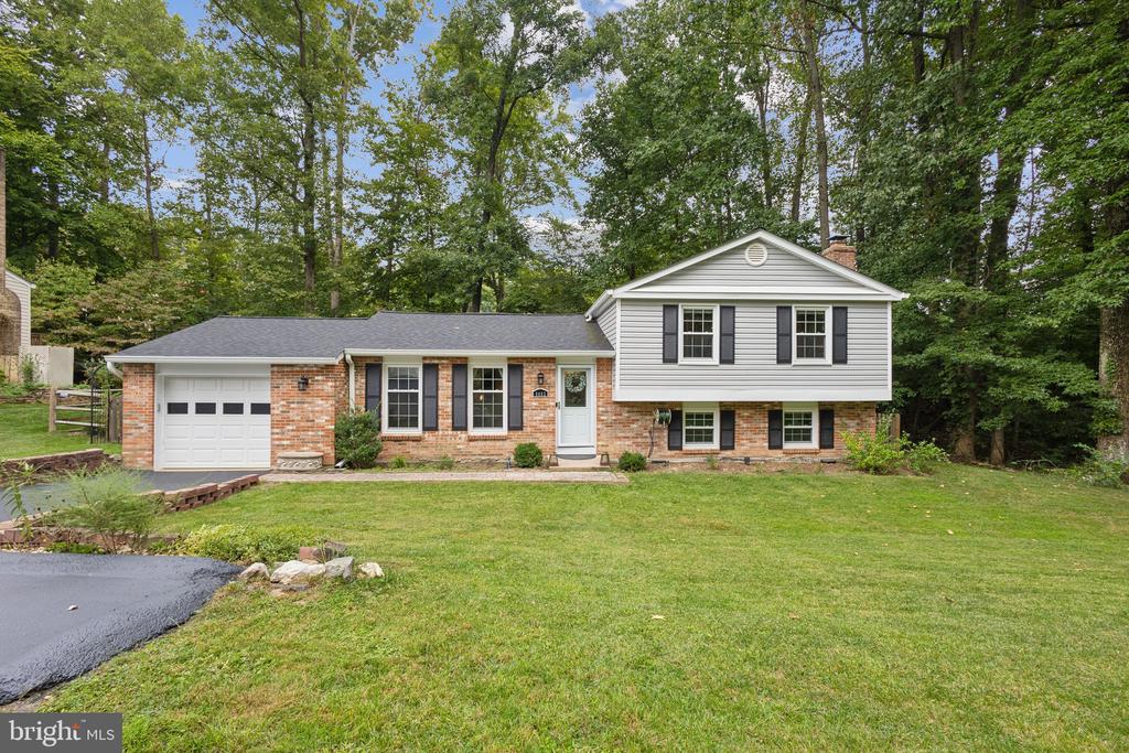 8483 Falling Leaf Rd