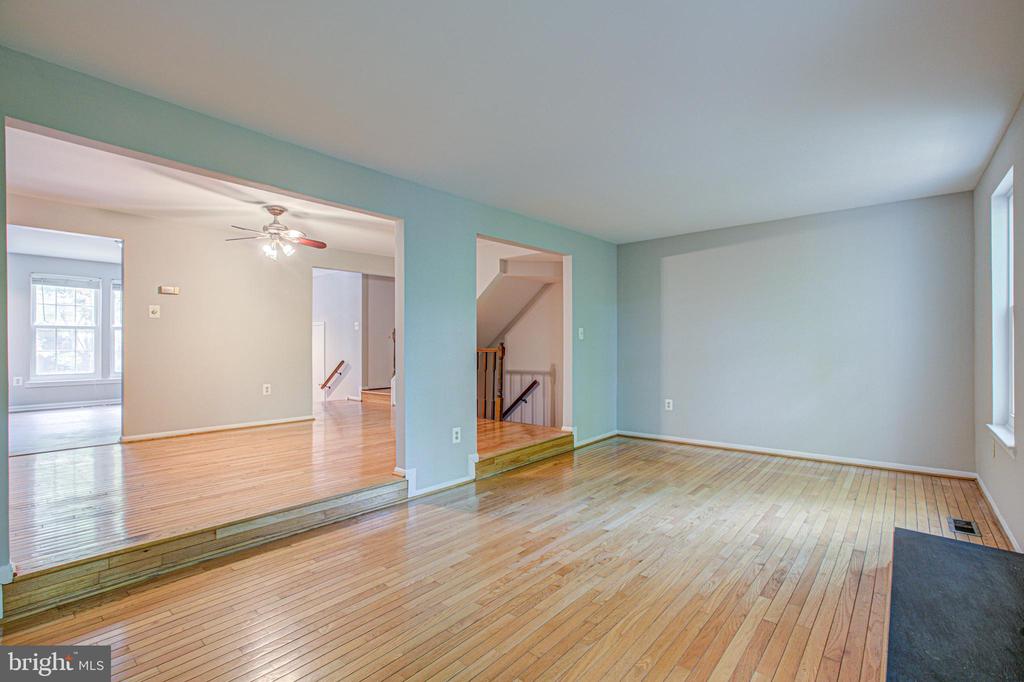 10103 WOOD GREEN WAY