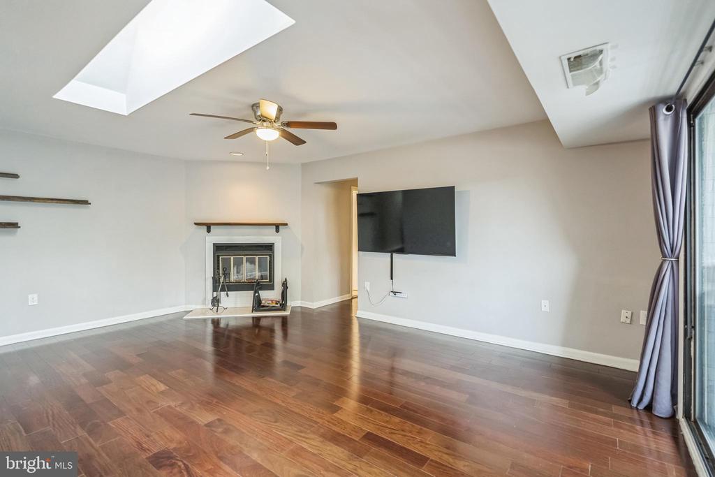 7615 LEE HWY #302