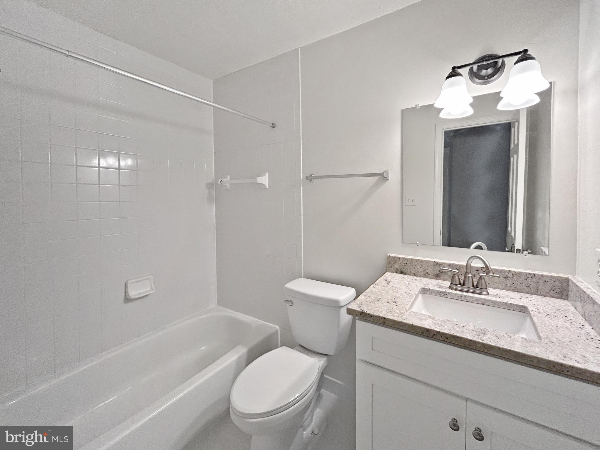 922 CUP LEAF HOLLY COURT