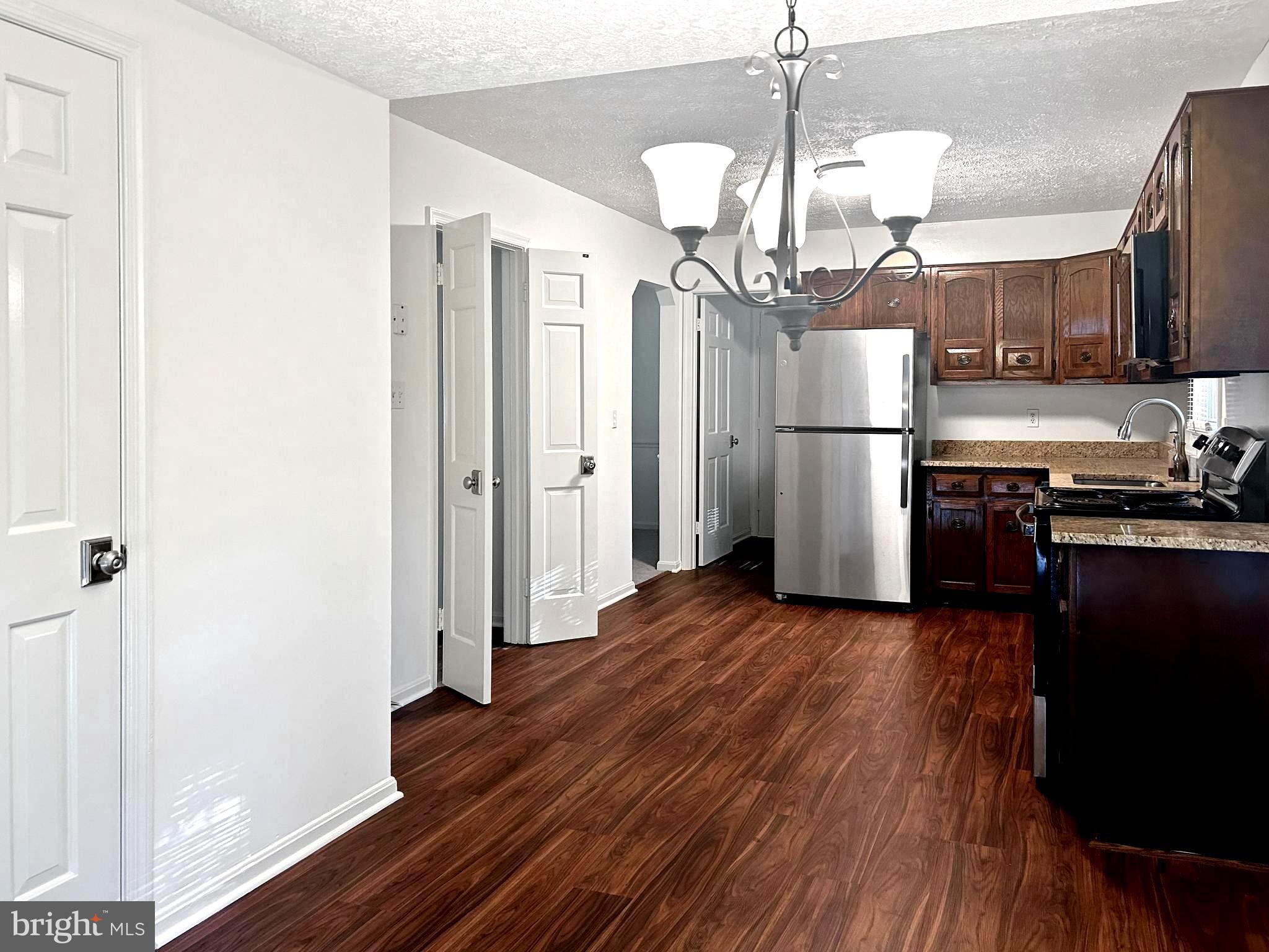 922 CUP LEAF HOLLY COURT